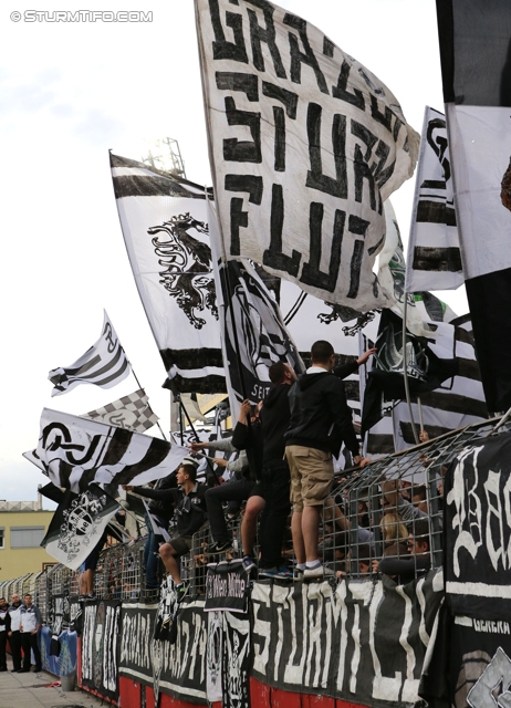 Admira Wacker - Sturm Graz
OEFB Cup, Viertelfinale, FC Admira Wacker Moedling - SK Sturm Graz, Stadion Suedstadt Maria Enzersdorf, 08.04.2014. 

Foto zeigt Fans von Sturm mit einer Choreografie
