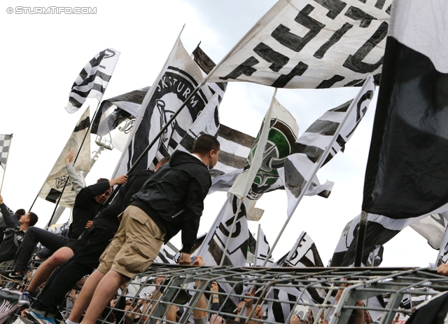 Admira Wacker - Sturm Graz
OEFB Cup, Viertelfinale, FC Admira Wacker Moedling - SK Sturm Graz, Stadion Suedstadt Maria Enzersdorf, 08.04.2014. 

Foto zeigt Fans von Sturm mit einer Choreografie
