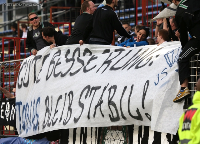 Admira Wacker - Sturm Graz
OEFB Cup, Viertelfinale, FC Admira Wacker Moedling - SK Sturm Graz, Stadion Suedstadt Maria Enzersdorf, 08.04.2014.  

Foto zeigt Fans von Sturm mit einem Spruchband
