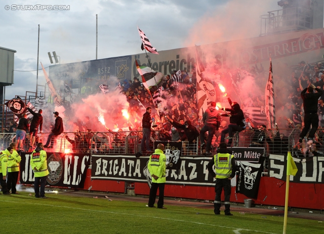 Admira Wacker - Sturm Graz
OEFB Cup, Viertelfinale, FC Admira Wacker Moedling - SK Sturm Graz, Stadion Suedstadt Maria Enzersdorf, 08.04.2014. 

Foto zeigt Fans von Sturm
Schlüsselwörter: pyrotechnik