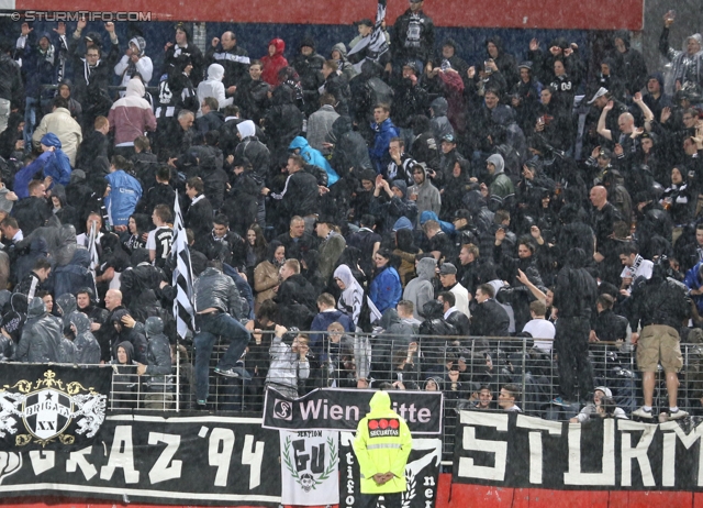 Admira Wacker - Sturm Graz
OEFB Cup, Viertelfinale, FC Admira Wacker Moedling - SK Sturm Graz, Stadion Suedstadt Maria Enzersdorf, 08.04.2014. 

Foto zeigt Fans von Sturm
