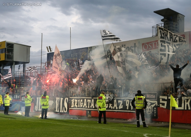 Admira Wacker - Sturm Graz
OEFB Cup, Viertelfinale, FC Admira Wacker Moedling - SK Sturm Graz, Stadion Suedstadt Maria Enzersdorf, 08.04.2014. 

Foto zeigt Fans von Sturm
Schlüsselwörter: pyrotechnik