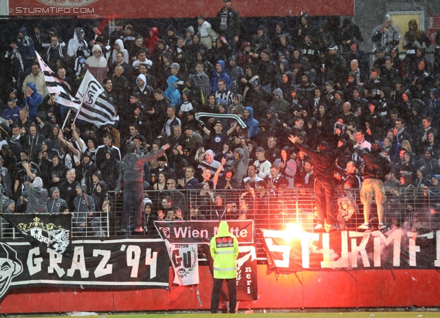 Admira Wacker - Sturm Graz
OEFB Cup, Viertelfinale, FC Admira Wacker Moedling - SK Sturm Graz, Stadion Suedstadt Maria Enzersdorf, 08.04.2014. 

Foto zeigt Fans von Sturm
Schlüsselwörter: pyrotechnik