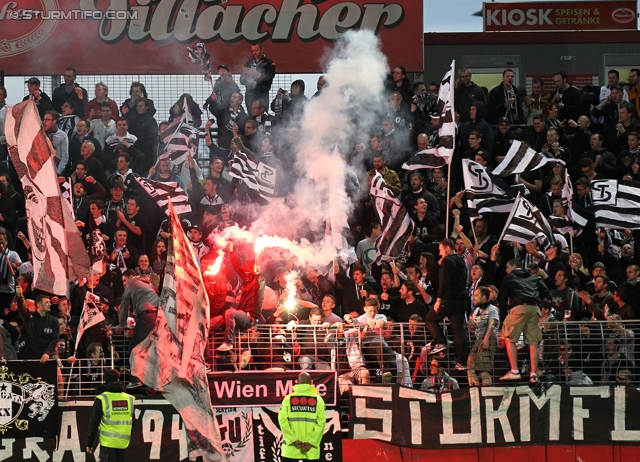 Admira Wacker - Sturm Graz
OEFB Cup, Viertelfinale, FC Admira Wacker Moedling - SK Sturm Graz, Stadion Suedstadt Maria Enzersdorf, 08.04.2014. 

Foto zeigt Fans von Sturm
Schlüsselwörter: pyrotechnik