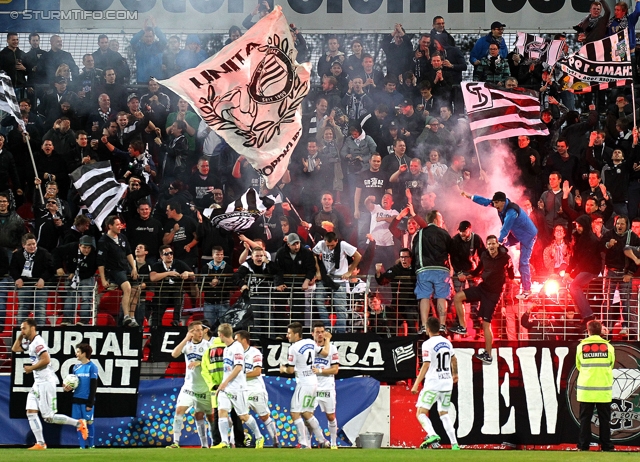 Admira Wacker - Sturm Graz
OEFB Cup, Viertelfinale, FC Admira Wacker Moedling - SK Sturm Graz, Stadion Suedstadt Maria Enzersdorf, 08.04.2014. 

Foto zeigt Fans von Sturm
Schlüsselwörter: pyrotechnik