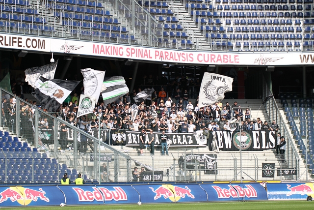 Salzburg - Sturm Graz
k8vguOesterreichische Fussball Bundesliga, 32. Runde, FC RB Salzburg - SK Sturm Graz, Stadion Wals-Siezenheim, 12.04.2014. 

Foto zeigt Fans von Sturm
