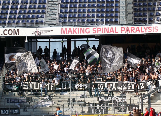 Salzburg - Sturm Graz
Oesterreichische Fussball Bundesliga, 32. Runde, FC RB Salzburg - SK Sturm Graz, Stadion Wals-Siezenheim, 12.04.2014. 

Foto zeigt Fans von Sturm
