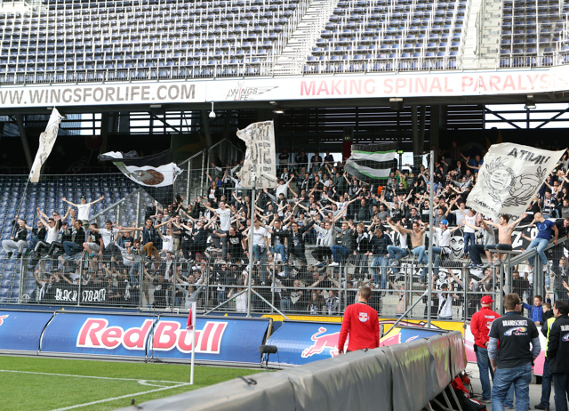 Salzburg - Sturm Graz
Oesterreichische Fussball Bundesliga, 32. Runde, FC RB Salzburg - SK Sturm Graz, Stadion Wals-Siezenheim, 12.04.2014. 

Foto zeigt Fans von Sturm
