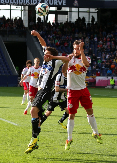 Salzburg - Sturm Graz
Oesterreichische Fussball Bundesliga, 32. Runde, FC RB Salzburg - SK Sturm Graz, Stadion Wals-Siezenheim, 12.04.2014. 

Foto zeigt David Schloffer (Sturm) und Andreas Ulmer (Salzburg)
