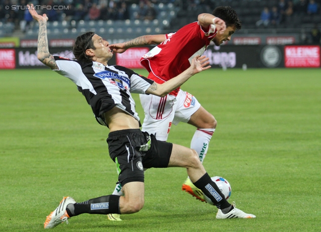 Sturm Graz - Ried
Oesterreichische Fussball Bundesliga, 33. Runde, SK Sturm Graz -  SV Ried, Stadion Liebenau Graz, 19.04.2014. 

Foto zeigt Nikola Vujadinovic (Sturm). Toni Vastic (Ried)
