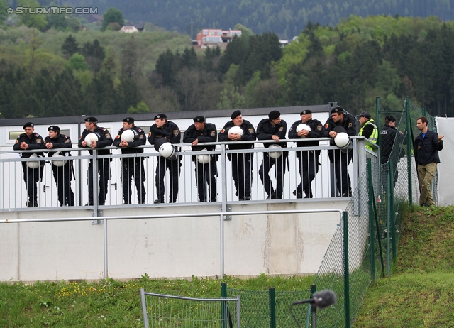 Wolfsberg - Sturm Graz
Oesterreichische Fussball Bundesliga, 34. Runde, Wolfsberger AC - SK Sturm Graz, Lavanttal Arena Wolfsberg, 27.04.2014. 

Foto zeigt Polizei
