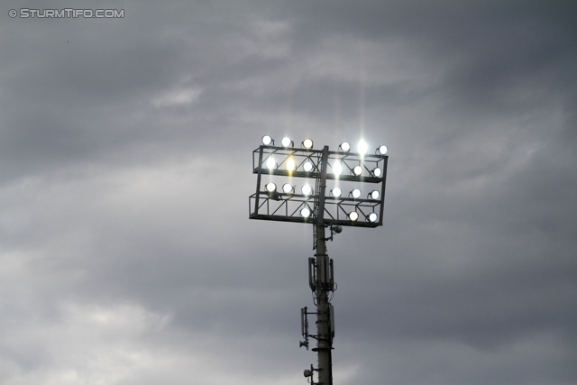 Wolfsberg - Sturm Graz
Oesterreichische Fussball Bundesliga, 34. Runde, Wolfsberger AC - SK Sturm Graz, Lavanttal Arena Wolfsberg, 27.04.2014. 

Foto zeigt einen Flutlichtmasten
