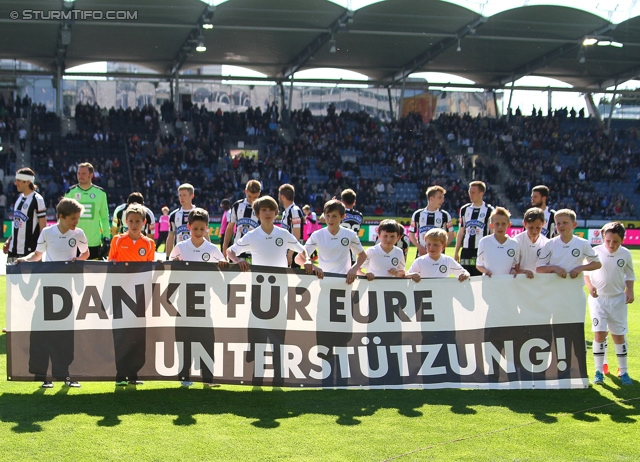 Sturm Graz - Wiener Neustadt
Oesterreichische Fussball Bundesliga, 35. Runde, SK Sturm Graz - SC Wiener Neustadt, Stadion Liebenau Graz, 04.05.2014. 

Foto zeigt die Mannschaft von Sturm mit einem Transparent
