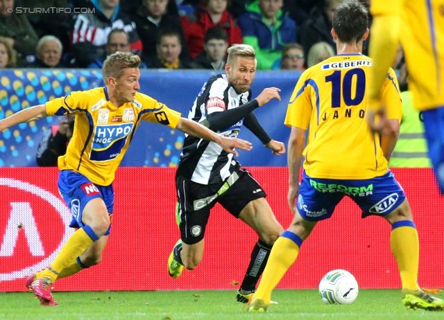 St. Poelten - Sturm Graz
OEFB Cup, Halbfinale, SKN St. Poelten - SK Sturm Graz, Arena St. Poelten, 07.05.2014. 

Foto zeigt Patrick Wolf (Sturm) und Alejandro Velasco Farinas (St. Poelten)
