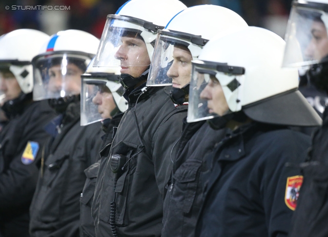 St. Poelten - Sturm Graz
OEFB Cup, Halbfinale, SKN St. Poelten - SK Sturm Graz, Arena St. Poelten, 07.05.2014. 

Foto zeigt Polizei
