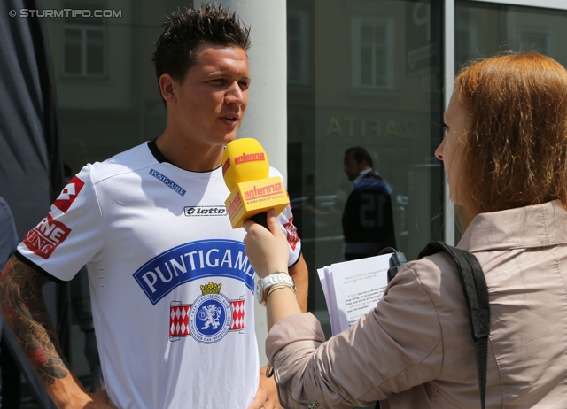 Trikotpraesentation Sturm
Oesterreichische Fussball Bundesliga, SK Sturm Graz Trikotpraesentation, Graz, 14.06.2013.

Foto zeigt Marko Stankovic (Sturm)  beim Interview
