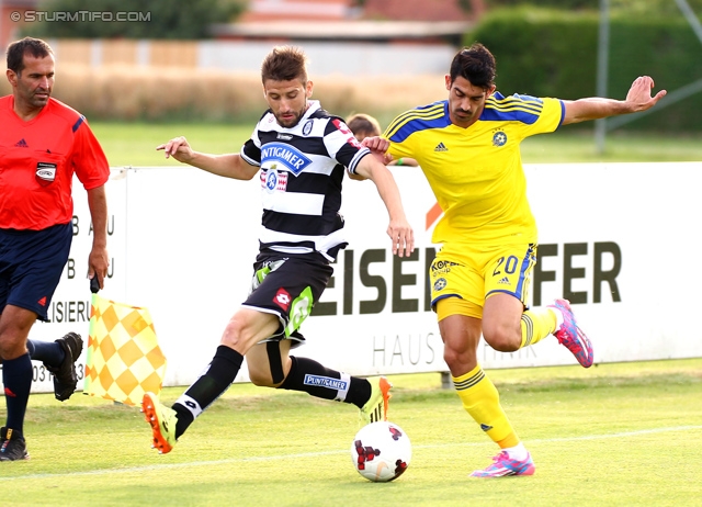 Sturm Graz - Maccabi Tel Aviv
Testspiel,  SK Sturm Graz - Maccabi Tel Aviv, Solarstadion Gleisdorf, 04.07.2014. 

Foto zeigt Aleksandar Todorovski (Sturm) und Omri Ben Harush (Tel Aviv)
