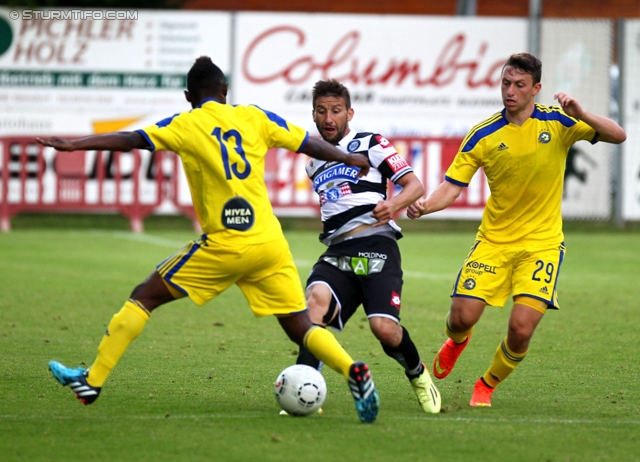 Sturm Graz - Maccabi Tel Aviv
Testspiel,  SK Sturm Graz - Maccabi Tel Aviv, Solarstadion Gleisdorf, 04.07.2014. 

Foto zeigt Mavis Chibota (Tel Aviv), Aleksandar Todorovski (Sturm) und Omri Altman (Tel Aviv)
