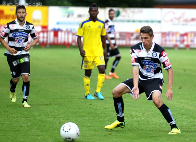 Sturm Graz - Maccabi Tel Aviv
Testspiel,  SK Sturm Graz - Maccabi Tel Aviv, Solarstadion Gleisdorf, 04.07.2014. 

Foto zeigt Aleksandar Todorovski (Sturm) und Tomislav Barbaric (Sturm) 
