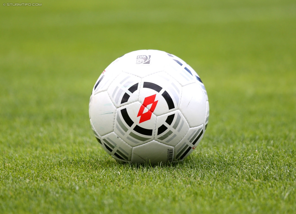 Schwaz - Sturm Graz
OEFB Cup, 1. Runde, SC Schwaz - SK Sturm Graz, Silberstadtarena Schwaz, 11.07.2014. 

Foto zeigt ein Feature mit dem Ball
