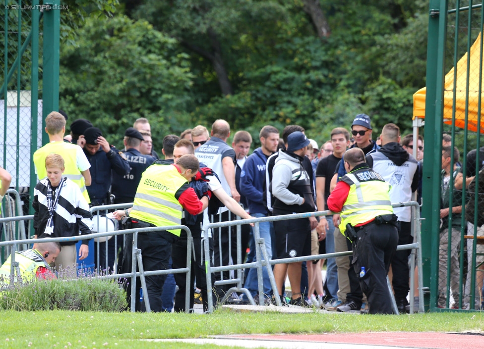 Schwaz - Sturm Graz
OEFB Cup, 1. Runde, SC Schwaz - SK Sturm Graz, Silberstadtarena Schwaz, 11.07.2014. 

Foto zeigt Security und Fans von Sturm
