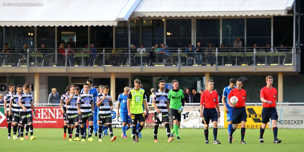 Schwaz - Sturm Graz
OEFB Cup, 1. Runde, SC Schwaz - SK Sturm Graz, Silberstadtarena Schwaz, 11.07.2014. 

Foto zeigt das Schiedsrichterteam, die Mannschaft von Sturm und die Mannschaft von Schwaz
