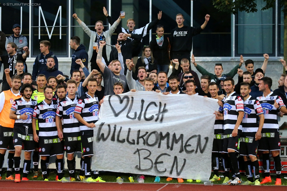 Schwaz - Sturm Graz
OEFB Cup, 1. Runde, SC Schwaz - SK Sturm Graz, Silberstadtarena Schwaz, 11.07.2014. 

Foto zeigt die Mannschaft von Sturm und Fans von Sturm mit einem Spruchband
