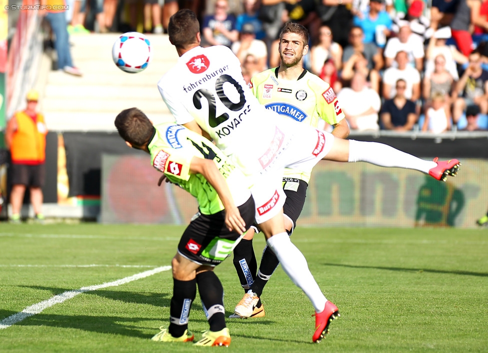 Altach - Sturm Graz
Oesterreichische Fussball Bundesliga, 1. Runde, SC Rheindorf Altach - SK Sturm Graz, Stadion Schnabelholz Altach, 19.07.2014. 

Foto zeigt Aleksandar Todorovski (Sturm), Ivan Kovacec (Altach) und Tomislav Barbaric (Sturm) 
