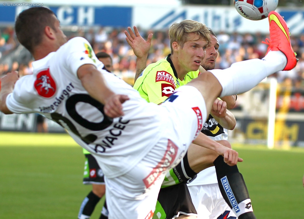 Altach - Sturm Graz
Oesterreichische Fussball Bundesliga, 1. Runde, SC Rheindorf Altach - SK Sturm Graz, Stadion Schnabelholz Altach, 19.07.2014. 

Foto zeigt Ivan Kovacec (Altach) und Simon Piesinger (Sturm)
