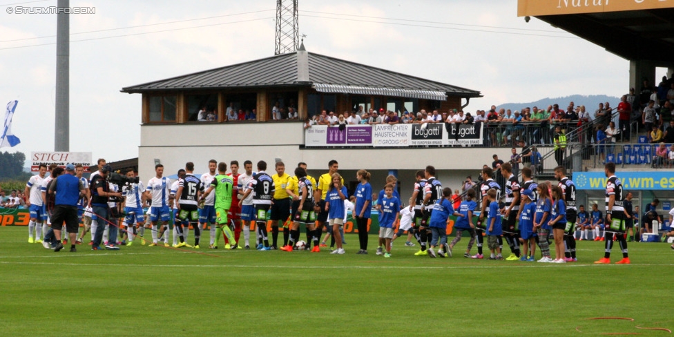 Groedig - Sturm Graz
Oesterreichische Fussball Bundesliga, 2. Runde, SV Groedig - SK Sturm Graz, Untersbergarena Groedig, 27.07.2014. 

Foto zeigt die Mannschaft von Sturm, das Schiedsrichterteam und die Mannschaft von Groedig
