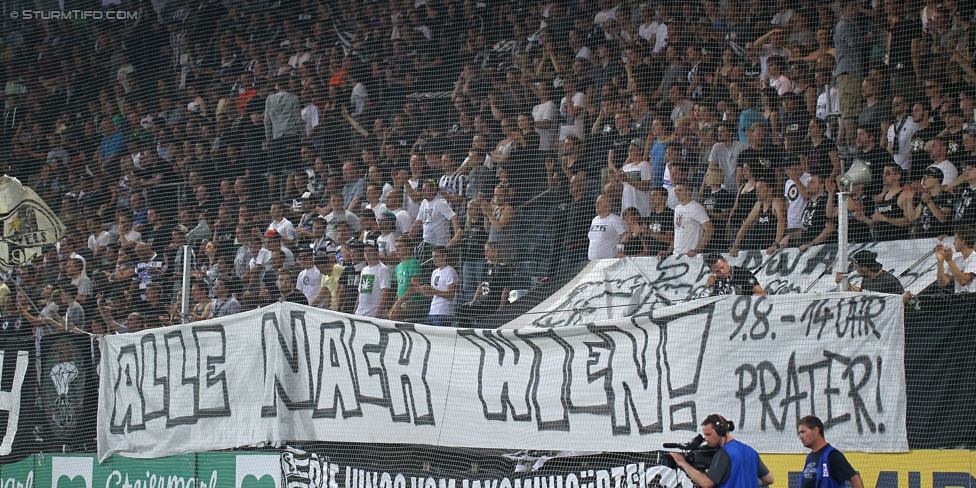 Sturm Graz - Wiener Neustadt
Oesterreichische Fussball Bundesliga, 3. Runde, SK Sturm Graz - SC Wiener Neustadt, Stadion Liebenau Graz, 02.08.2014. 

Foto zeigt Fans von Sturm mit einem Spruchband
