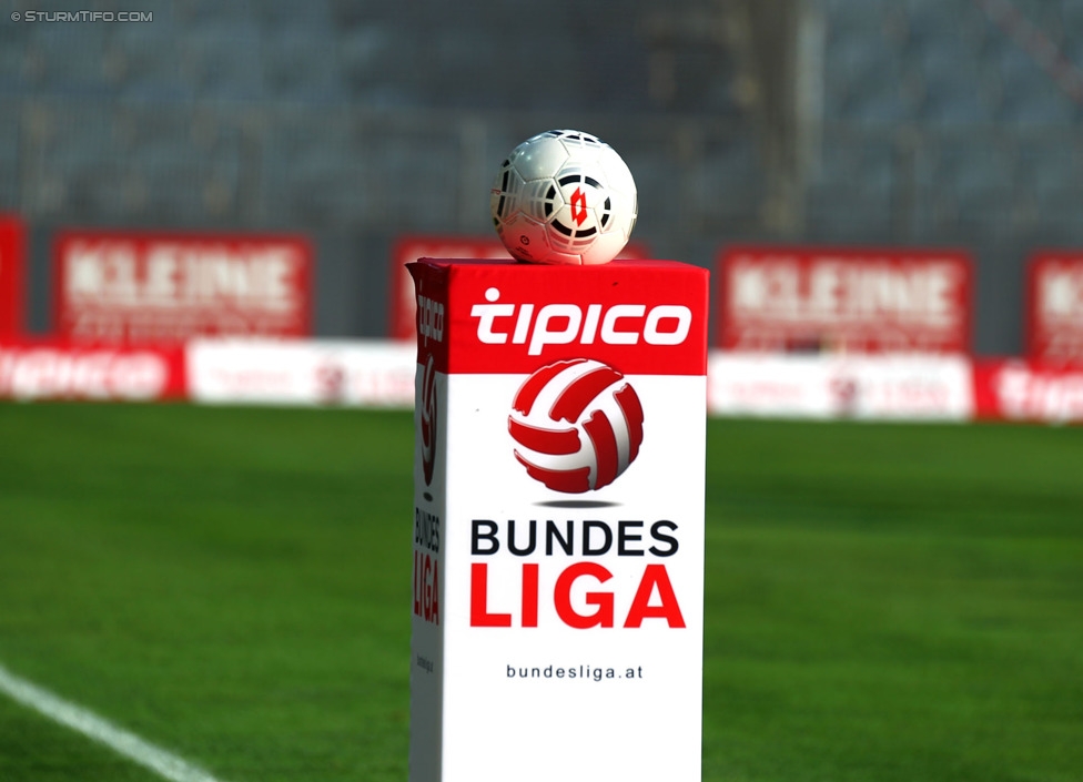 Sturm Graz - Wiener Neustadt
Oesterreichische Fussball Bundesliga, 3. Runde, SK Sturm Graz - SC Wiener Neustadt, Stadion Liebenau Graz, 02.08.2014. 

Foto zeigt ein Feature mit dem Ball
