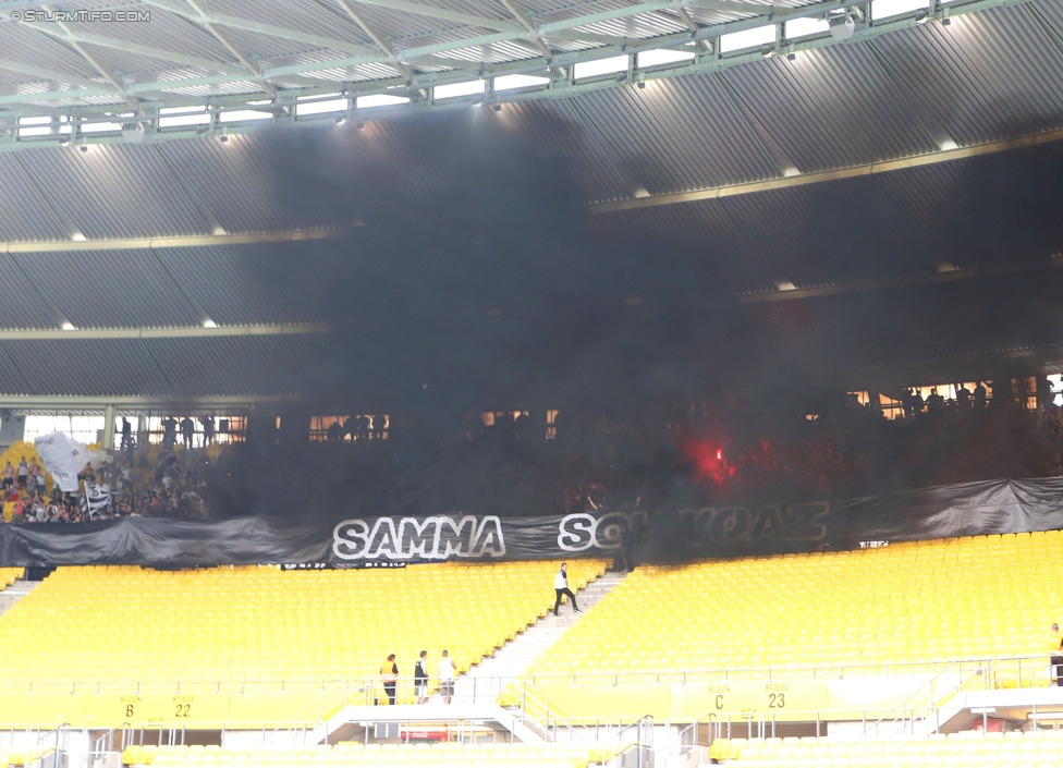 Rapid - Sturm Graz
Oesterreichische Fussball Bundesliga, 4. Runde, SK Rapid Wien - SK Sturm Graz, Ernst-Happel-Stadion Wien, 09.08.2014. 

Foto zeigt Fans von Sturm mit einer Choreografie
Schlüsselwörter: pyrotechnik