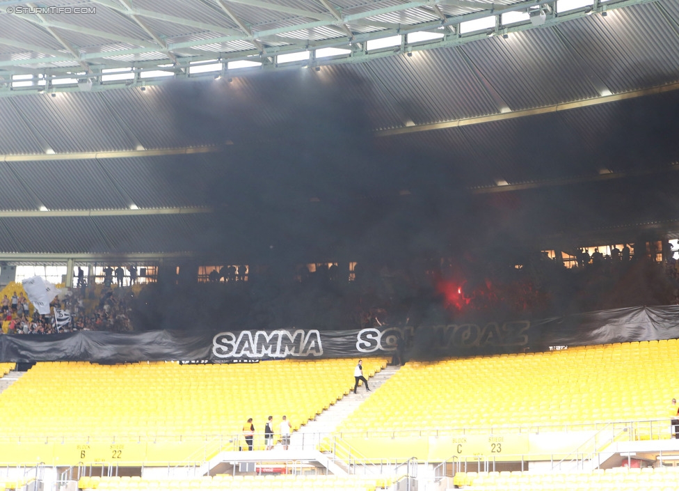 Rapid - Sturm Graz
Oesterreichische Fussball Bundesliga, 4. Runde, SK Rapid Wien - SK Sturm Graz, Ernst-Happel-Stadion Wien, 09.08.2014. 

Foto zeigt Fans von Sturm mit einer Choreografie
Schlüsselwörter: pyrotechnik