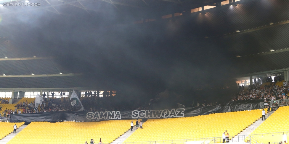 Rapid - Sturm Graz
Oesterreichische Fussball Bundesliga, 4. Runde, SK Rapid Wien - SK Sturm Graz, Ernst-Happel-Stadion Wien, 09.08.2014. 

Foto zeigt Fans von Sturm mit einer Choreographie
Schlüsselwörter: pyrotechnik