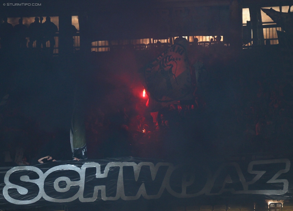 Rapid - Sturm Graz
Oesterreichische Fussball Bundesliga, 4. Runde, SK Rapid Wien - SK Sturm Graz, Ernst-Happel-Stadion Wien, 09.08.2014. 

Foto zeigt Fans von Sturm mit einer Choreografie
Schlüsselwörter: pyrotechnik