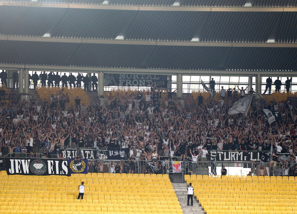 Rapid - Sturm Graz
Oesterreichische Fussball Bundesliga, 4. Runde, SK Rapid Wien - SK Sturm Graz, Ernst-Happel-Stadion Wien, 09.08.2014. 

Foto zeigt Fans von Sturm 
