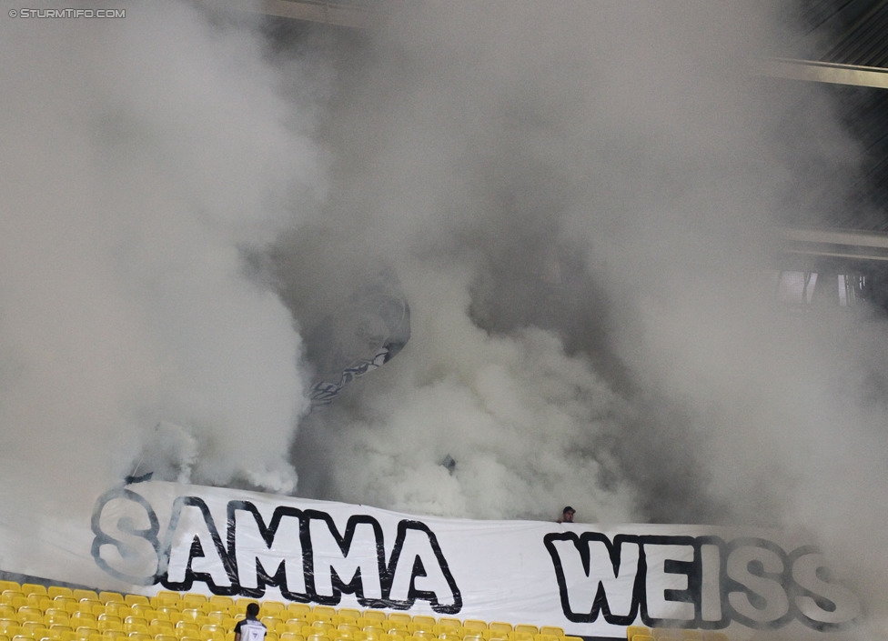 Rapid - Sturm Graz
Oesterreichische Fussball Bundesliga, 4. Runde, SK Rapid Wien - SK Sturm Graz, Ernst-Happel-Stadion Wien, 09.08.2014. 

Foto zeigt Fans von Sturm mit einer Choreografie
Schlüsselwörter: pyrotechnik