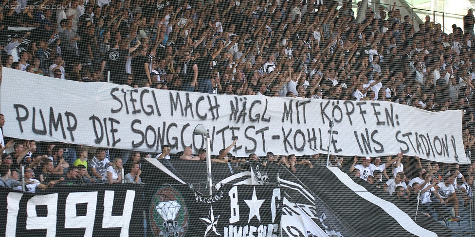 Sturm Graz - Austria Wien
Oesterreichische Fussball Bundesliga, 5. Runde, SK Sturm Graz - FK Austria Wien, Stadion Liebenau Graz, 17.08.2014. 

Foto zeigt Fans von Sturm mit einem Spruchband
