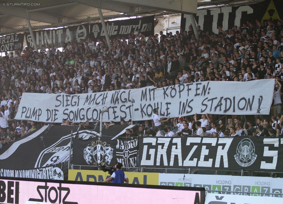 Sturm Graz - Austria Wien
Oesterreichische Fussball Bundesliga, 5. Runde, SK Sturm Graz - FK Austria Wien, Stadion Liebenau Graz, 17.08.2014. 

Foto zeigt Fans von Sturm mit einem Spruchband
