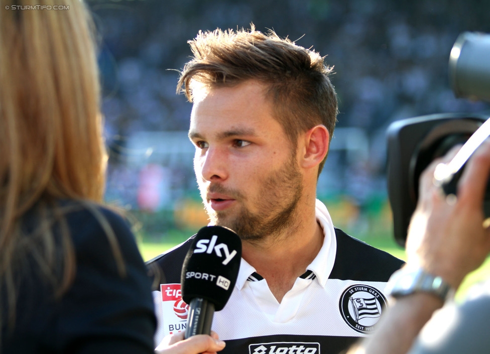 Sturm Graz - Austria Wien
Oesterreichische Fussball Bundesliga, 5. Runde, SK Sturm Graz - FK Austria Wien, Stadion Liebenau Graz, 17.08.2014. 

Foto zeigt David Schloffer (Sturm) beim Interview
