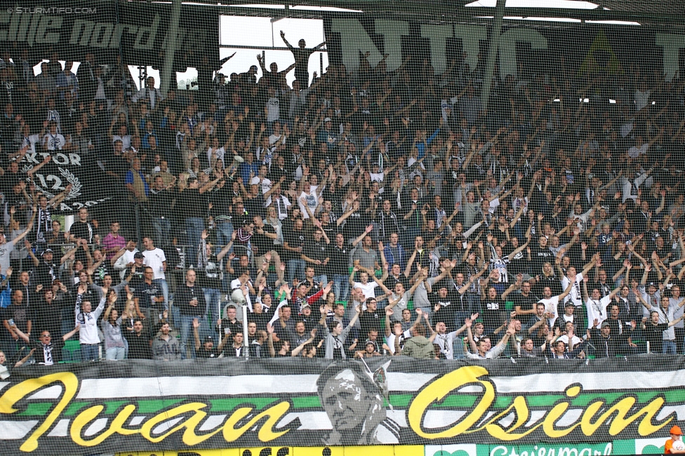 Sturm Graz - Wolfsberg
Oesterreichische Fussball Bundesliga, 6. Runde, SK Sturm Graz - Wolfsberger AC, Stadion Liebenau Graz, 23.08.2014. 

Foto zeigt Fans von Sturm mit einem Spruchband fuer Ivica Osim (ehem. Trainer Sturm)
