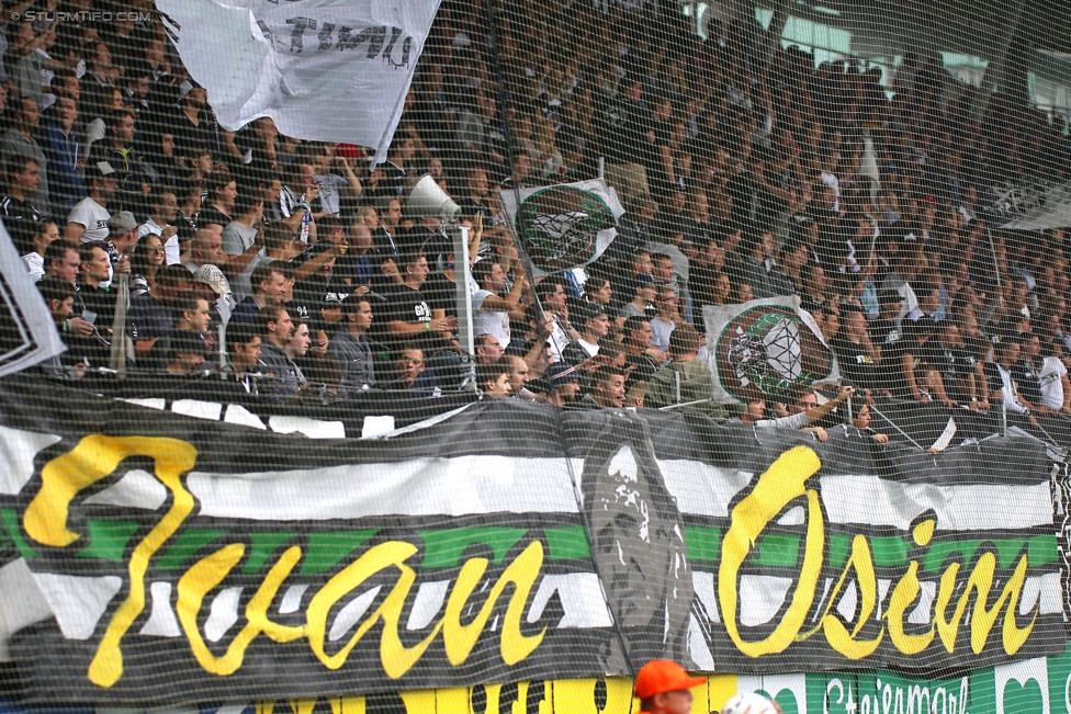 Sturm Graz - Wolfsberg
Oesterreichische Fussball Bundesliga, 6. Runde, SK Sturm Graz - Wolfsberger AC, Stadion Liebenau Graz, 23.08.2014. 

Foto zeigt Fans von Sturm mit einem Spruchband fuer Ivica Osim (ehem. Trainer Sturm)
