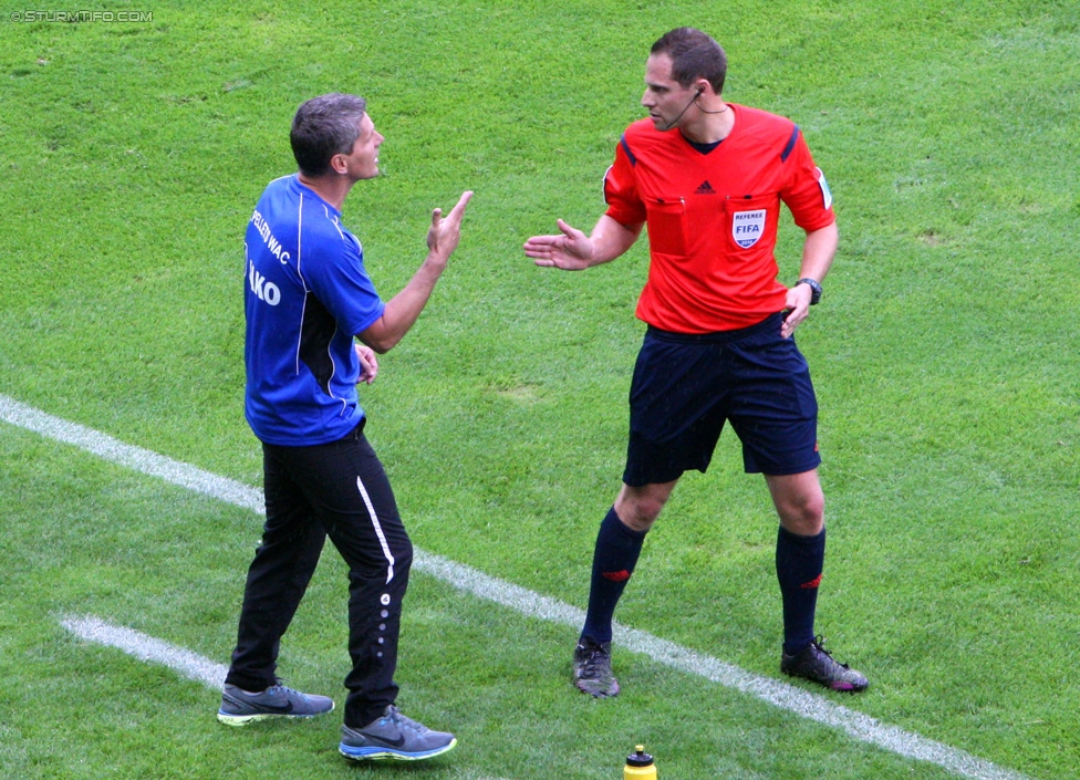 Sturm Graz - Wolfsberg
Oesterreichische Fussball Bundesliga, 6. Runde, SK Sturm Graz - Wolfsberger AC, Stadion Liebenau Graz, 23.08.2014. 

Foto zeigt Dietmar Kuehbauer (Cheftrainer Wolfsberg) und Schiedsrichter Harald Lechner
