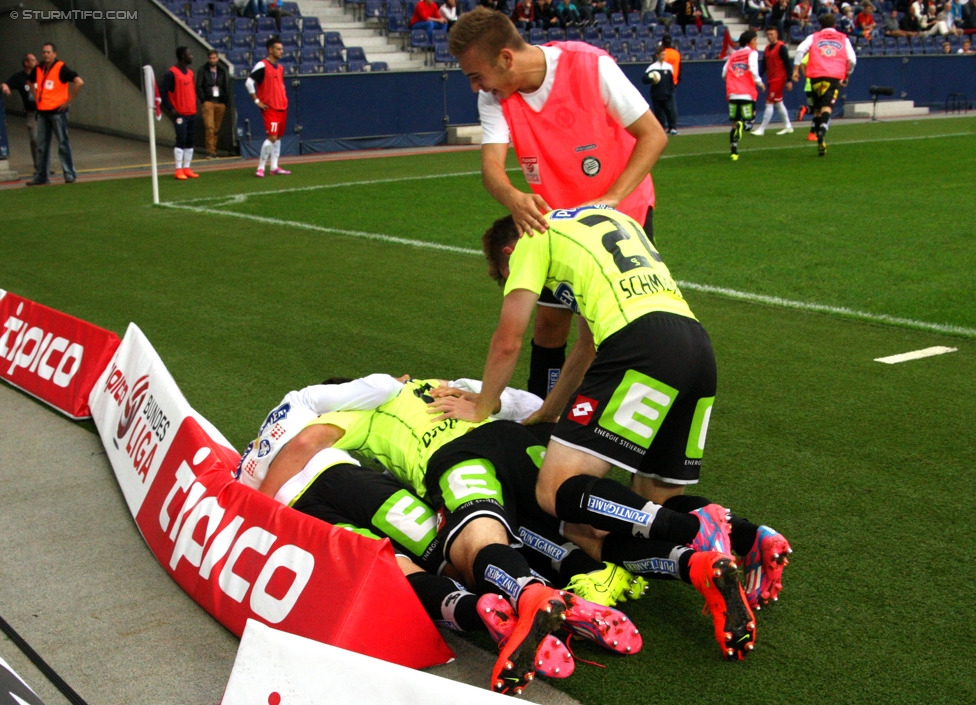 RB Salzburg - Sturm Graz
Oesterreichische Fussball Bundesliga, 7. Runde, FC RB Salzburg - SK Sturm Graz, Stadion Wals-Siezenheim, 30.08.2014. 

Foto zeigt die Mannschaft von Sturm
Schlüsselwörter: torjubel