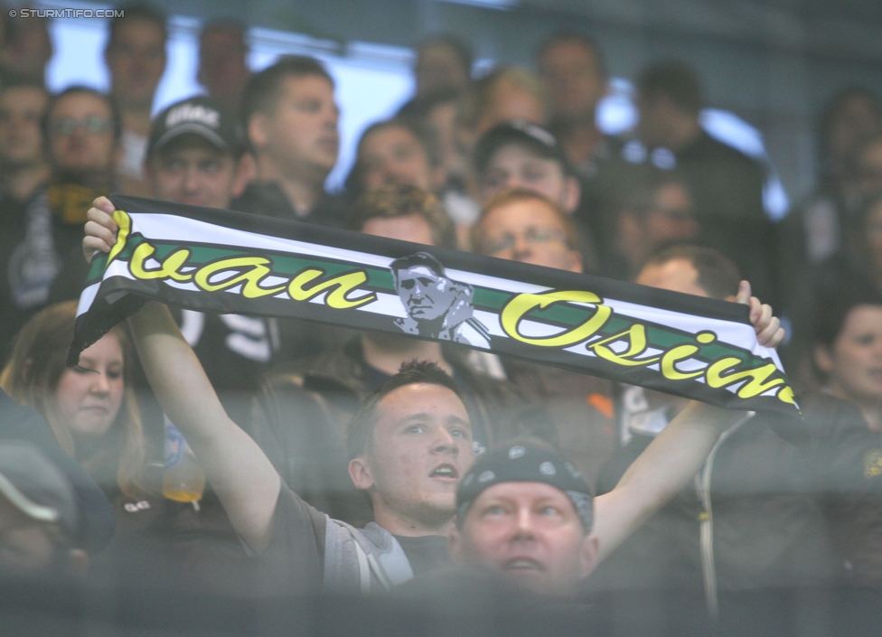 Sturm Graz - Admira Wacker
Oesterreichische Fussball Bundesliga, 8. Runde, SK Sturm Graz - FC Admira Wacker Moedling, Stadion Liebenau Graz, 13.09.2014. 

Foto zeigt Fans von Sturm mit einem Schal fuer Ivica Osim (ehem. Trainer Sturm)
