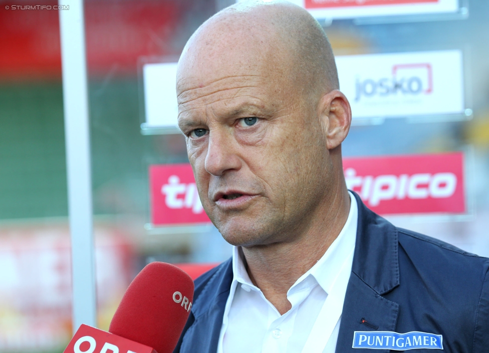 Ried - Sturm Graz
Oesterreichische Fussball Bundesliga, 9. Runde, SV Ried - SK Sturm Graz, Arena Ried, 20.09.2014. 

Foto zeigt Gerhard Goldbrich (General Manager Sturm) beim Interview
