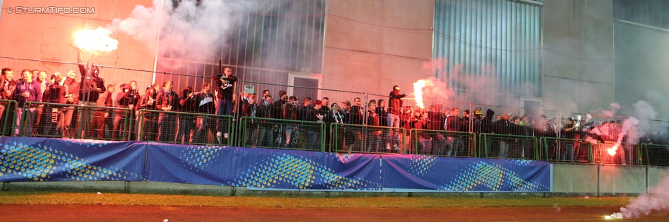 Austria Salzburg - Sturm Graz
OEFB Cup, 2. Runde, SV Austria Salzburg - SK Sturm Graz, Stadion Voecklabruck, 23.09.2014. 

Foto zeigt Fans von Sturm
Schlüsselwörter: pyrotechnik