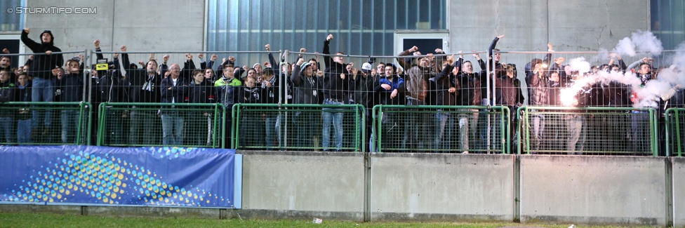 Austria Salzburg - Sturm Graz
OEFB Cup, 2. Runde, SV Austria Salzburg - SK Sturm Graz, Stadion Voecklabruck, 23.09.2014. 

Foto zeigt Fans von Sturm
Schlüsselwörter: pyrotechnik