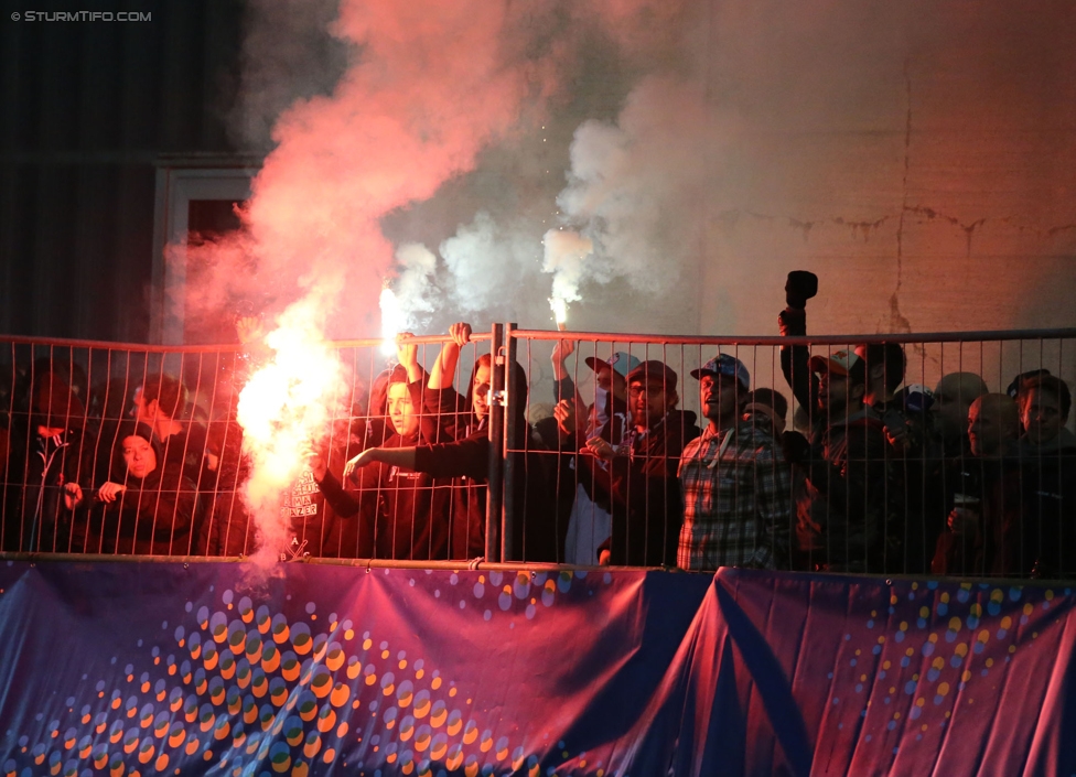 Austria Salzburg - Sturm Graz
OEFB Cup, 2. Runde, SV Austria Salzburg - SK Sturm Graz, Stadion Voecklabruck, 23.09.2014. 

Foto zeigt Fans von Sturm
Schlüsselwörter: pyrotechnik